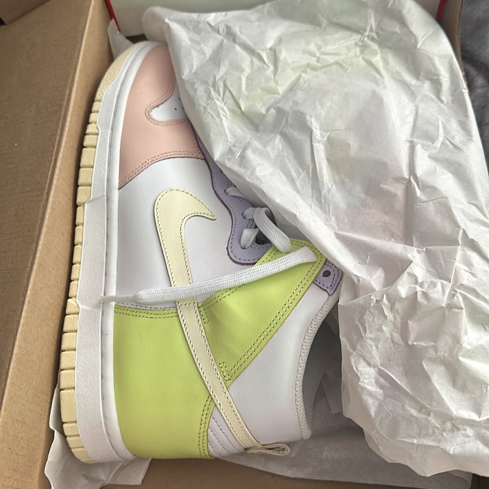 Nike Women’s Dunk High White/Cashmere Lt Lemon Twist